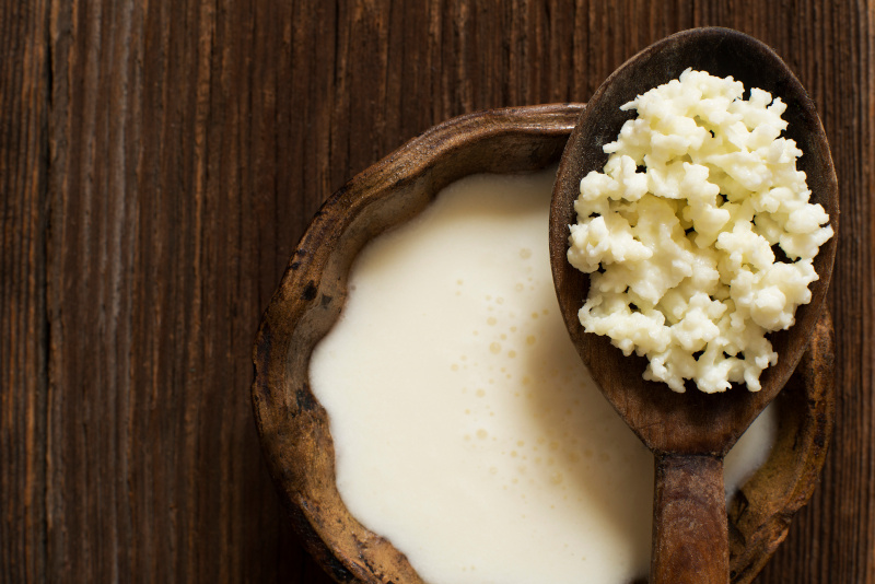 Kefir aus gekauftem Kefir selbst hergestellt